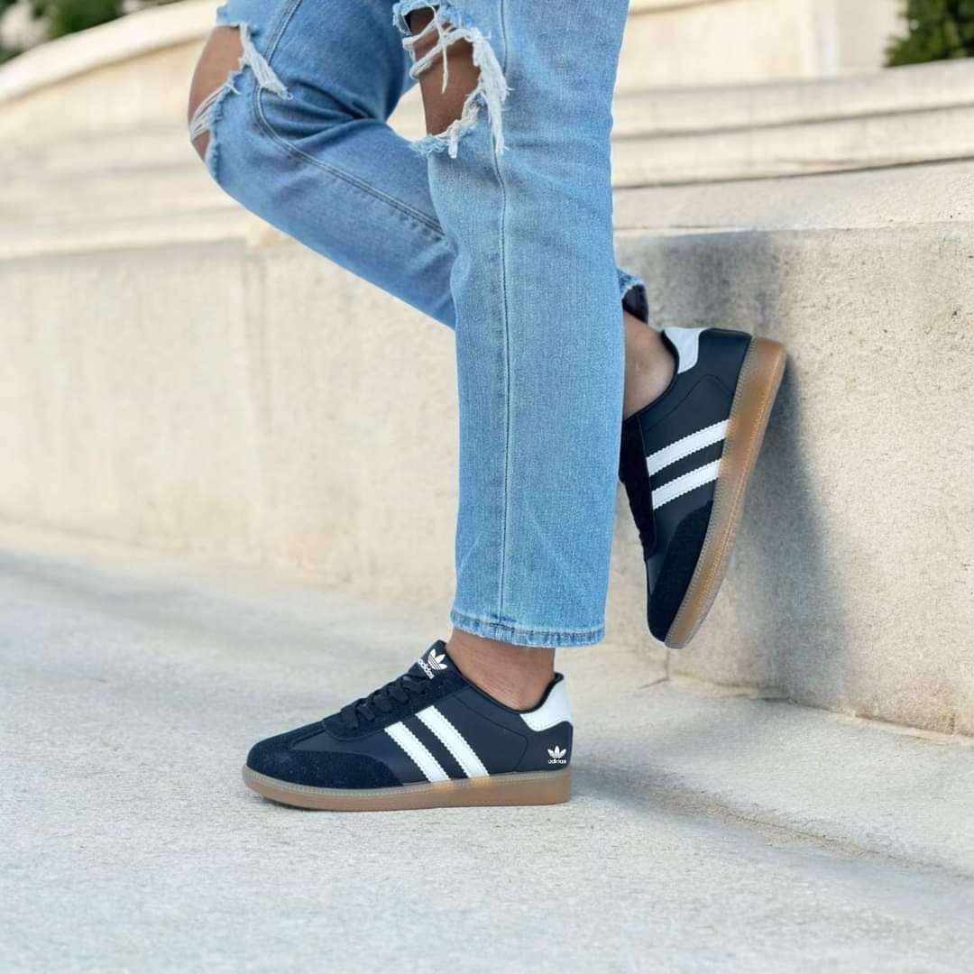 zapatilla estilo adidas