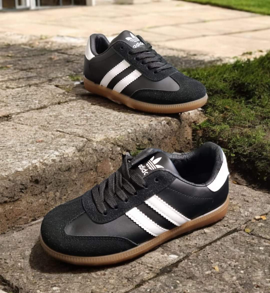 zapatilla estilo adidas